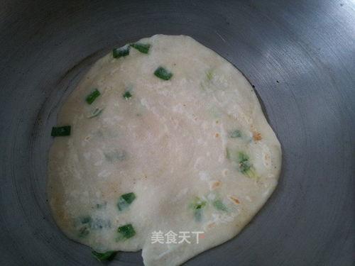 葱花油饼的做法视频,家常美味一学就会